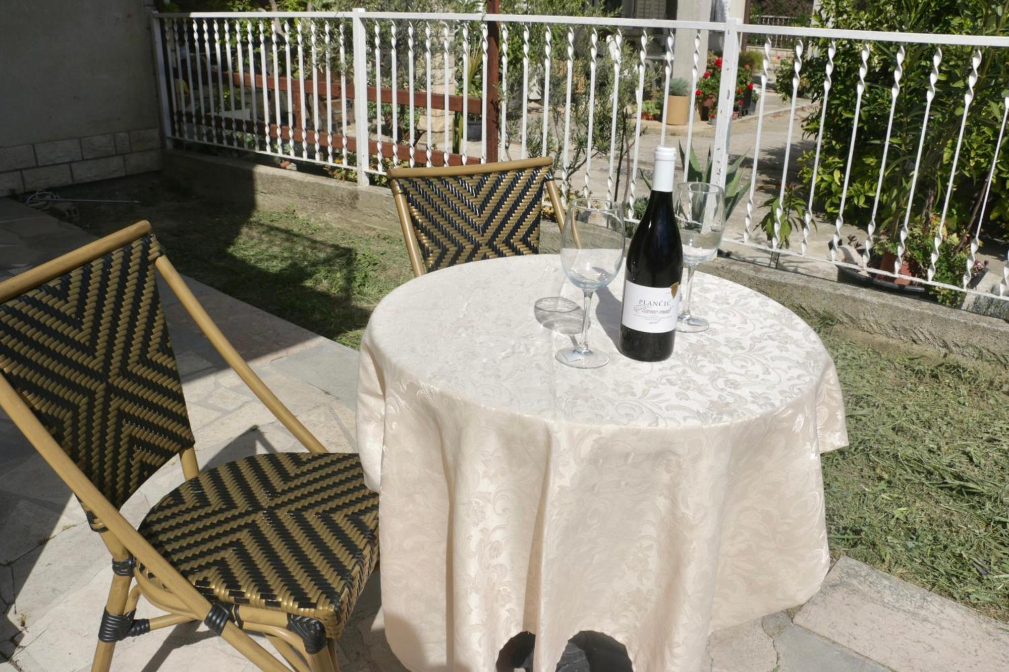 Beachfront Apartment Drazen, With Garden And Parking Spalato Esterno foto