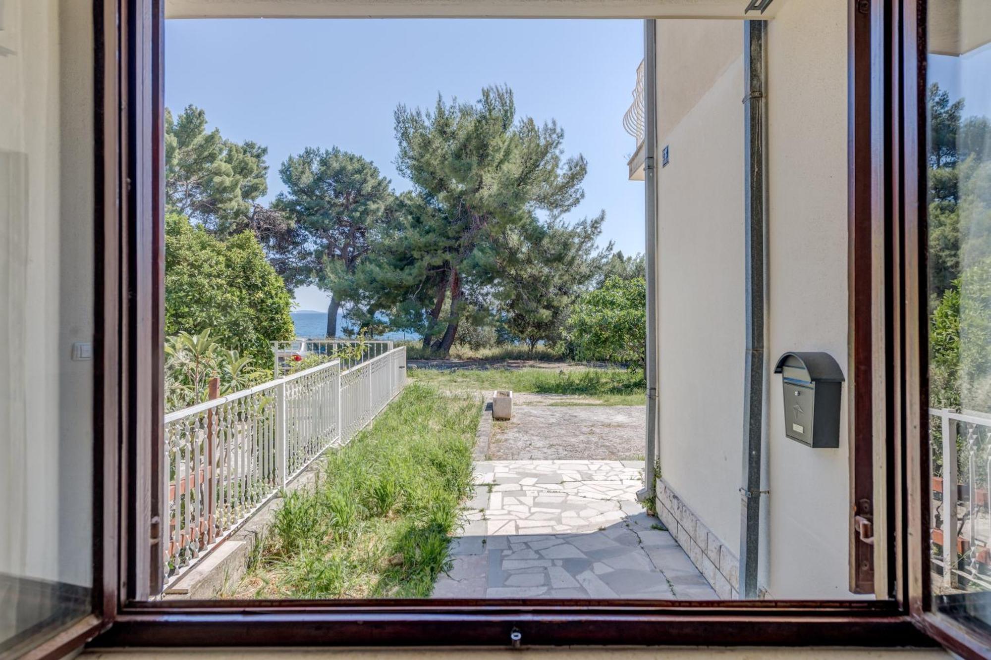 Beachfront Apartment Drazen, With Garden And Parking Spalato Esterno foto